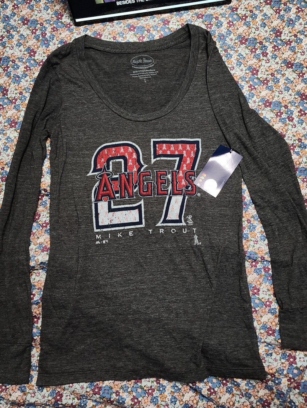 & Other Stories Gray Long-Sleeve 'Angels 27' Graphic Tee